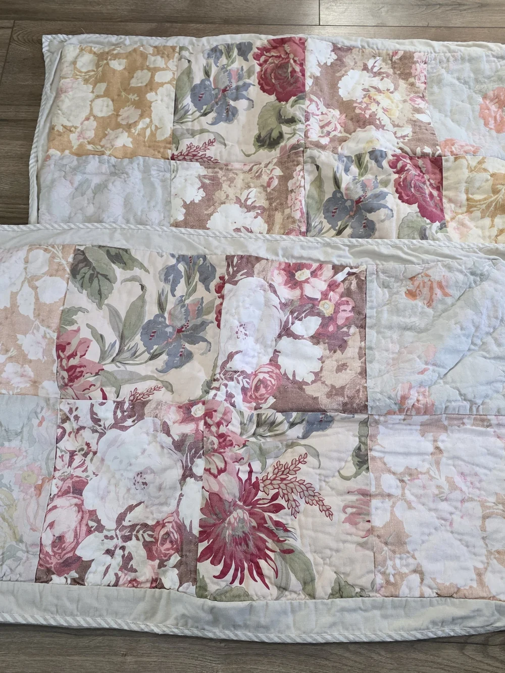Pottery Barn Carolina Floral Patchwork Quilt King Pillow Shams